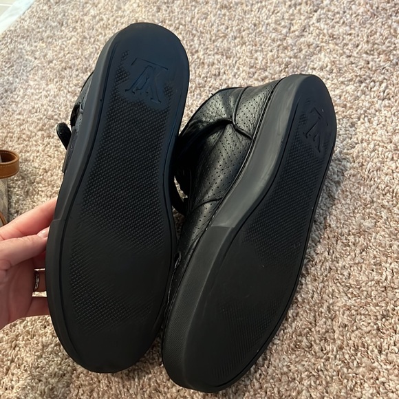 Louis Vuitton low top black sneakers - Picture 4 of 5